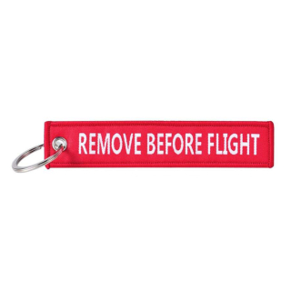 klíčenka REMOVE BEFORE FLIGHT červená s bílým nápisem